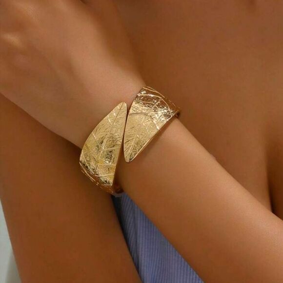 Gold-colored Tree Leaf Patterned Open Bangle NWOT 2 1/2 - Picture 3 of 6